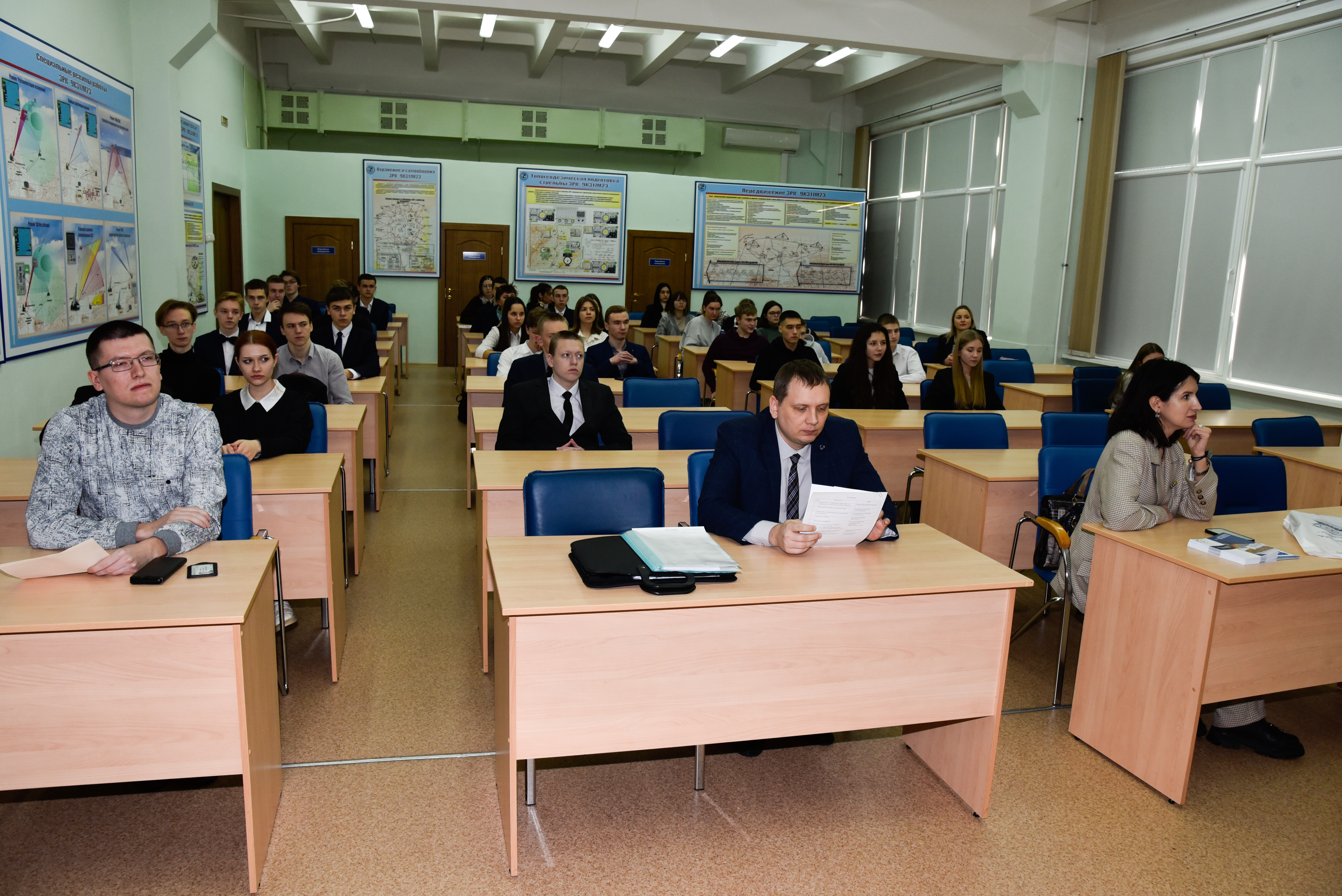 18 января состоялась встреча учащихся 10-11 классов Средней школы №78 и Средней школы №31 с сотрудниками УлГТУ и Ульяновского механического завода..